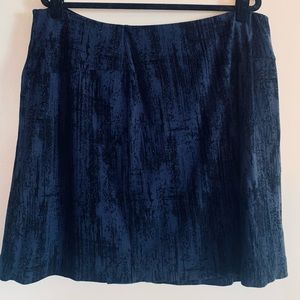 1X Lyssé black and blue lined skirt